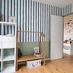 Family Near Lille With Garden & Parking