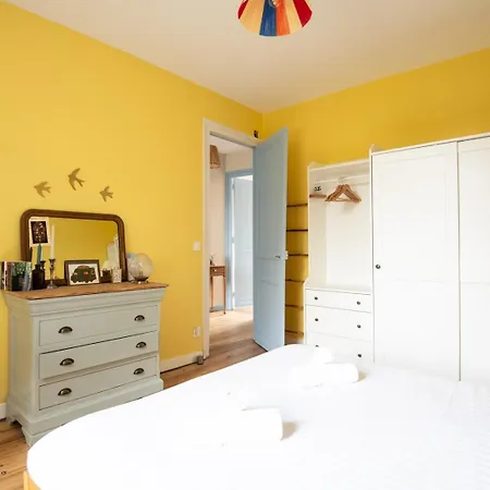 Family Near Lille With Garden & Parking Saint-André