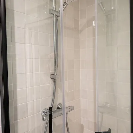 Family Near Lille With Garden & Parking