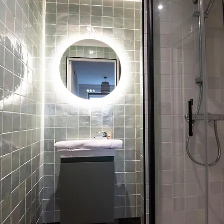 Family Near Lille With Garden & Parking