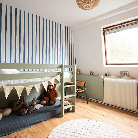 Family Near Lille With Garden & Parking بيت للعطل