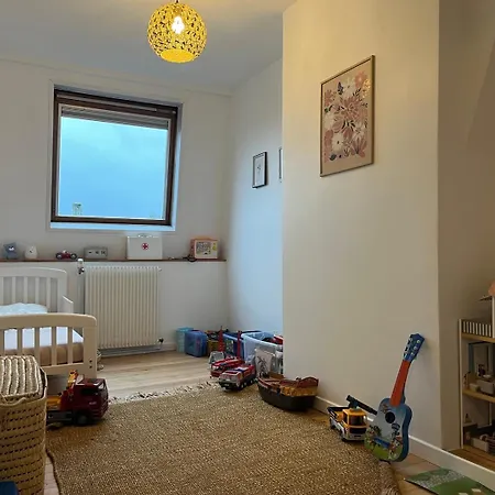 Family Near Lille With Garden & Parking بيت للعطل *