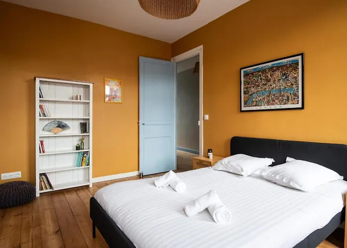 Family Near Lille With Garden & Parking Hébergement de vacances Saint-Andre-lez-Lille