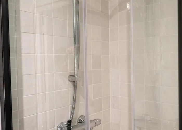 Family Near Lille With Garden & Parking