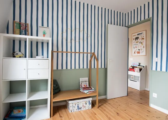 Family Near Lille With Garden & Parking